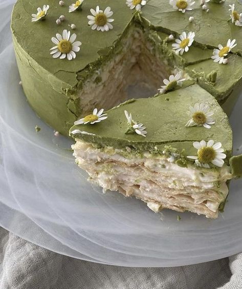 Mint Aesthetic, Mint Green Aesthetic, Green Cake, Greens Recipe, Matcha Latte, Pretty Green, Pretty Cakes, Green Aesthetic, Aesthetic Food