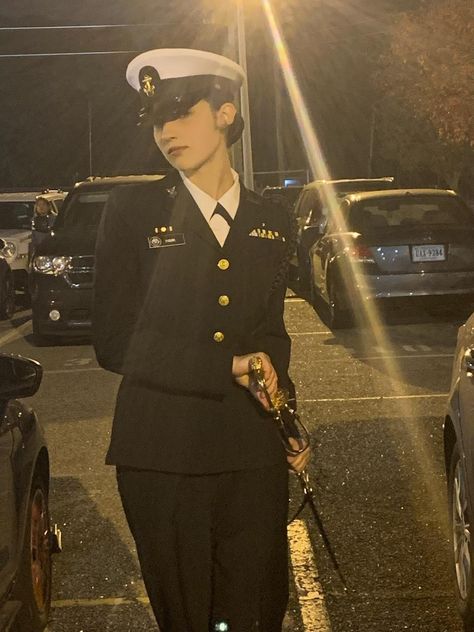 Female Marines Uniform, Merchant Navy Aesthetic, Njrotc Aesthetic, Navy Officer Aesthetic, Pilot Outfit Women, Military Woman Aesthetic, Navy Aesthetic Military, Jrotc Aesthetic, Navy Seal Aesthetic