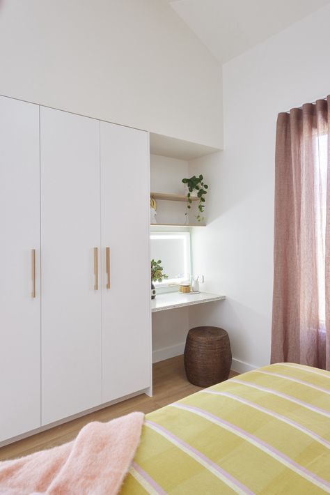 White Wardrobe Bedroom, Small Bedroom Wardrobe, Desk Wardrobe, Desk Nook, Bedroom Decorating Tips, Bedroom Wardrobe Design, Bedroom Built In Wardrobe, Built In Cupboards, Study Nook