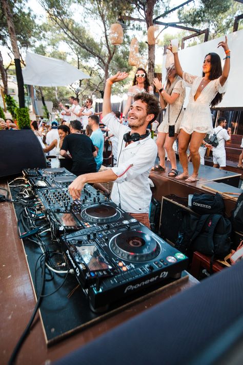 #white #whiteparty #croatia #dancing #holidays Ibiza Beach Party, Croatia Party, Luxury Pool Party, Mediterranean Party, Beach Club Party, Ibiza Party, Wedding Pool Party, Yacht Week, Dj Dance