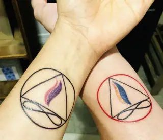 22 Twin Flame Tattoos That Are Simply Stunning - Tattoo Twist Flame Twin Tattoo, Twin Soul Tattoo, Twin Flames Tattoo Ideas, Twin Flame Symbol Tattoo, Twin Flames Symbol, Twin Souls Tattoo, Twin Flame Art Tattoo, Twin Flame Art Couple, Twin Flame Tattoo Couple