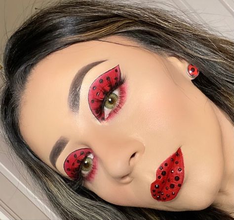 Ladybug Face Makeup, Ladybug Eye Makeup, Ladybug Makeup Halloween, Diy Ladybug Costume For Women, Ladybug Makeup For Kids, Ladybug Costume Makeup, Ladybug Makeup Women, Ladybug Halloween Makeup, Diy Ladybug Costume