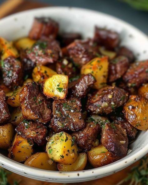 Looking for something quick and easy tonight? Dive into these succulent Air Fryer Garlic Butter Steak Bites tonight! Paired with herbed potatoes for a quick, delicious dinner! Butter Steak Bites And Potatoes, Steak Bites And Potatoes, Potato Recipes Crockpot, Wedge Salad Recipes, Healthy Steak, Garlic Butter Steak Bites, Butter Steak Bites, Herbed Potatoes, Quick Delicious Dinner