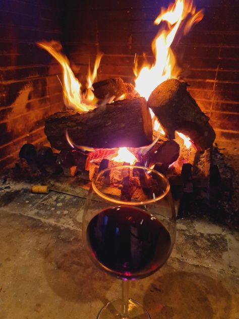 Şarap ve şömine.. Wine Fireplace, Don Perignon, Animals Care, Native American Artwork, Waves Wallpaper, Wine Food Pairing, Cartoon Wallpaper Iphone, Aesthetic Rooms, Food Pairings