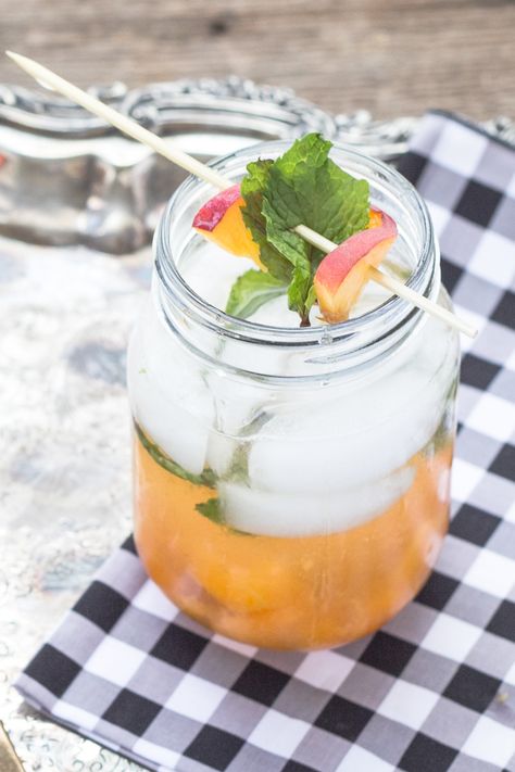 Peach Mojito Recipe, Peach Mojito, Peach Rum, Whiskey Cocktail Recipes, White Peach Sangria, Cocktail Recipes Tequila, Tequila Cocktail Recipes, Peach Margarita, Home Bartender