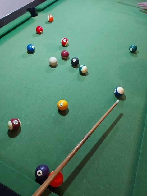 Pool Game Aesthetic, Snooker Aesthetic, Pool Table Aesthetic, Billiards Aesthetic, Friends Tv Quotes, Snooker Cue, Snooker Table, Alcohol Party, Emoji For Instagram