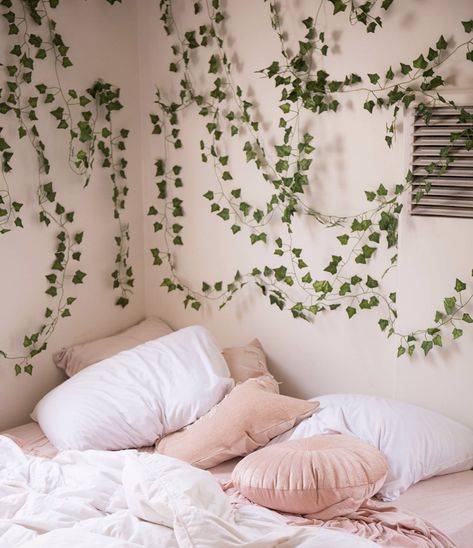 A set of decorative vines to transform your room into a safe haven and dreamy garden-like space. 29 Things For People Who Would Rather Stay Home Forever Diy Home Decor For Apartments, Bedroom Ideas Aesthetic, Bedroom Decor Inspiration, Redecorate Bedroom, Teen Room, Room Inspiration Bedroom, Room Ideas Bedroom, Bedroom Aesthetic