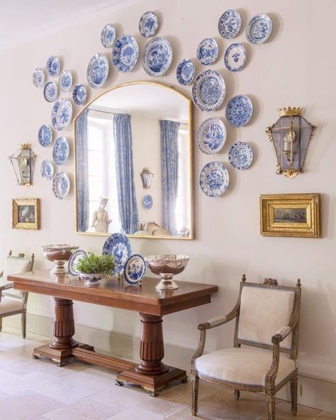 The Prettiest House Ever? Plates On The Wall, Blue And White Plates, Blue White Decor, Plate Wall Decor, Bedroom Decorating Ideas, Plate Decor, Hello Lovely, Blue And White China, White Plates