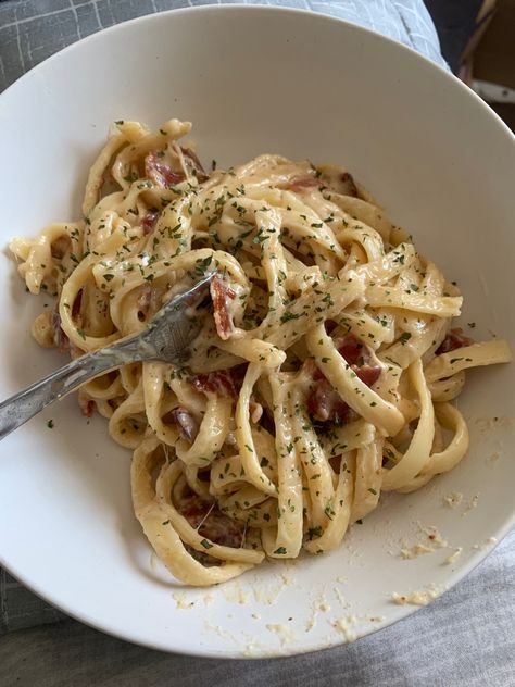 Essen, Healthy Lunch Aesthetic, Decorações Com Comidas, Pasta Food, Food Babe, Pasta Lover, Food Goals, Food Is Fuel, Linguine