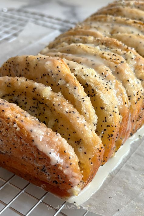 Sweet Breakfast Bread Recipes, Pull Apart Bread Dessert, Lemon Poppyseed Pull Apart Bread, Thanksgiving Dessert Bread, Pull Apart Bread Sweet, Sweet Pull Apart Bread, Loaf Recipes Dessert, Sweet Loaf Bread, Pretty Baked Goods