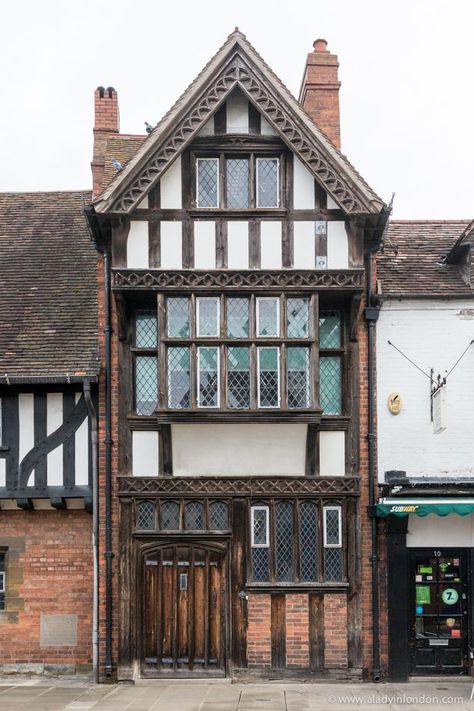 Weekend in Stratford-upon-Avon Bookshelves Classic, Tudor London, Half Timbered House, Historical Decor, Warwickshire England, Vintage Buildings, Historical Homes, British Architecture, Stratford Upon Avon