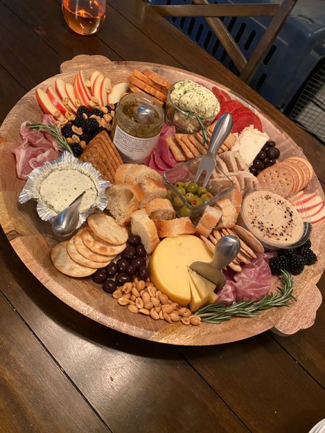 Charcuterie Board 4 People, Simple Charcuterie Board, Simple Charcuterie, Beer Birthday Party, Food Motivation, Party Food Platters, Beer Birthday, Healthy Food Motivation, Entertaining Ideas