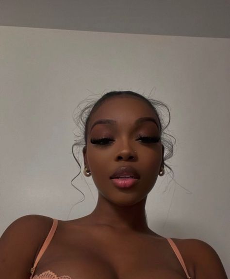 Natural makeup, black girl makeup, soft glam makeup, everyday makeup, lash extensions, silk press hairstyle, uk makeup 2017 Makeup Looks, Black Clean Girl Makeup, Clean Girl Makeup Black Women, Uk Girl Makeup, Silk Press Hairstyle, Natural Makeup Black Women, Black Girls Makeup, Mean Girls Makeup, Glow Princess