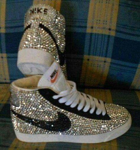 Blinged out NIKES Looks Hip Hop, Adidas Cap, Mode Shoes, Nike Free Run, Bling Shoes, Nike Free Shoes, Nike Free Runs, Nike Shoes Outlet, Herve Leger