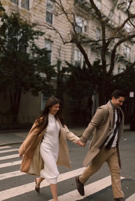 City Engagement Pictures, Winter Engagement Photos Outfits, Paris Engagement Photos, Engagement Photos Nyc, Fall Engagement Shoots, Engagement Shoot Outfit, Nyc Photoshoot, Engagement Picture Outfits, Fall Engagement Pictures