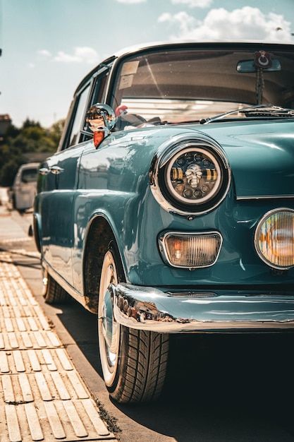 Photo bleu voiture classique | Premium Photo #Freepik #photo #voiture-classique #voiture-ancienne #vintage-car #vieille-voiture Vintage Car Photos, Old Blue Car, Photo Vintage Retro, Photo Bleu, Combi Volkswagen, Blue Car, Photo Vintage, Color Inspo, Car Photos