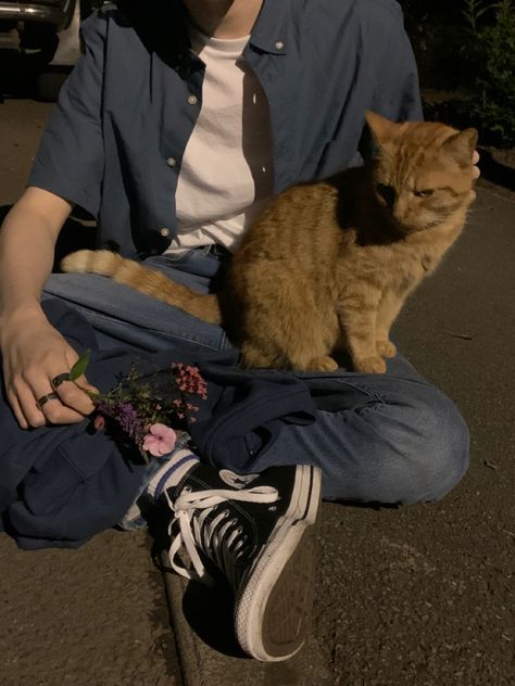 flowers, ring, cat, mens fashion Strangers To Friends, Man And Cat, Grunge Boy Aesthetic, Softboy Aesthetic, Boys Aesthetic Outfits, Soft Boy Outfits, Soft Boy Aesthetic, Masc Outfits, Chica Cool