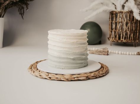 Sage green buttercream textured cake smash twins first birthday Sage Green Bday Cake, Neutral Smash Cake, Sage Green Birthday Cake Ideas, Sage Green Smash Cake, Smash Cake Neutral, Green First Birthday Cake, Baby Boy Smash Cake, Smash Cake Boy First Birthday, Simple Smash Cake