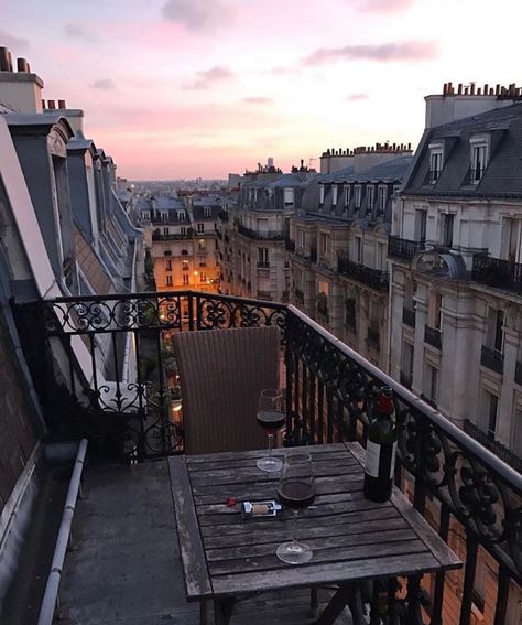 Drinking wine during sunset in Paris🍷 . . . . via - @jiawa.liu __________________________________________ #paris #france #parisfrance #parisvibes #france🇫🇷 #parisphotography #architecture #parisart #french #frenchwine #sunsetphotography #parisstreetstyle #classy #class #lifestyle #elegant #elegantstyle #aesthetic #mood #vintageaesthetic #architecturephotography #architecturedesign #love #positivevibes #goodvibes #goodvibesonly Parisian Balcony, Paris Balcony, Addie Larue, Paris Dream, Parisian Life, Living In Europe, Paris Jackson, Paris Aesthetic, Living In Paris