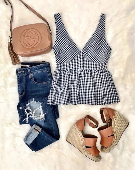 Mode Shoes, Gingham Tops, Outfit Trends, Narnia, Looks Style, Outfits Casuales, Ripped Jeans, Look Fashion, Spring Summer Fashion