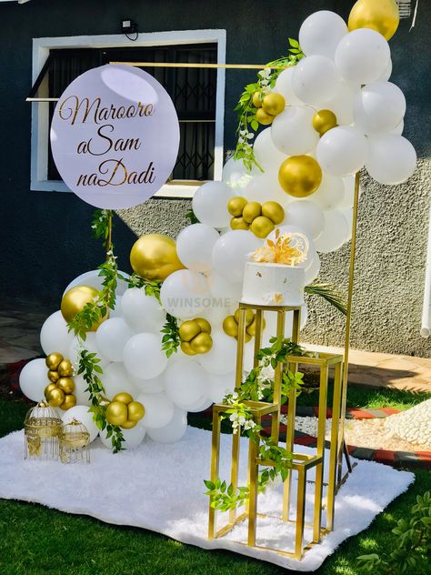 Square Balloon Garland, Square Backdrop With Balloons, White And Gold Balloon Garland, White Gold Balloon Garland, Gold Balloon Garland, African Wedding Attire, Gold Backdrop, Balloon Design, Gold Balloons