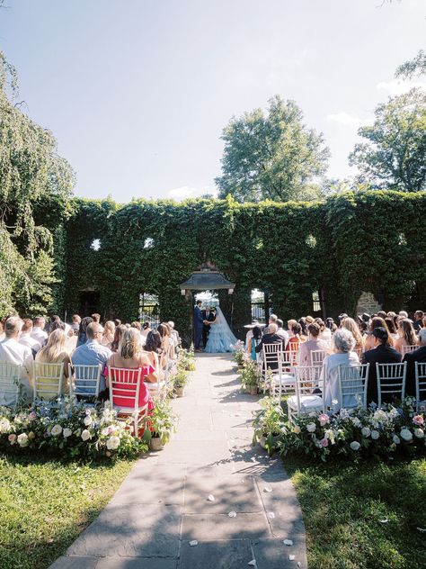 Hedge Backdrop Wedding, Boxwood Hedge Backdrop, Hedge Backdrop, Boxwood Hedge, Backdrop Wedding, Inspirational Photos, Ceremony Flowers, Outdoor Wedding Ceremony, Wedding Backdrop