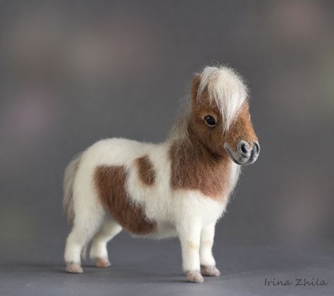 Horse Needle Felting, Needle Felt Horse, Needle Felted Horse, Felt Horses, Needle Felting Diy Tutorials, Felted Horse, Felt Horse, Needle Felting Diy, Wool Felt Projects