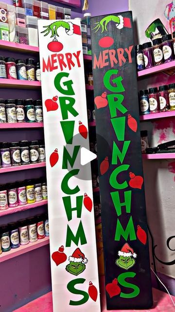 Grinch Front Door Decor, Holiday Porch Signs, Grinch Sign, Barn Crafts, Grinch Decorations, Mr Grinch, Grinch Christmas Decorations, Christmas Crafty, Merry Happy