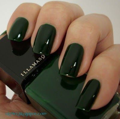 Green Nails Painted, Green Nail Varnish, Very Dark Green Nails, Dark Nail Paint, Dark Green Nails Grunge, Dark Shade Nails, Nail Dark Colors, Nail Polish Aesthetic Grunge, Aesthetic Nail Polish Colors