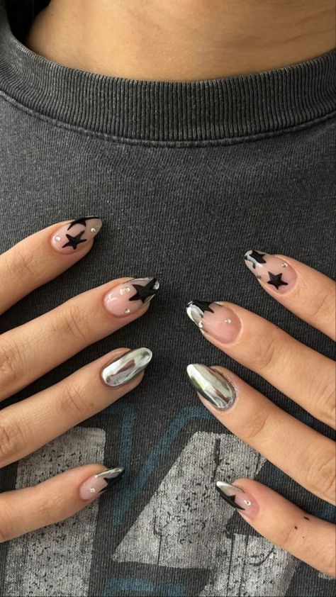 Black Nails For A Wedding, Basics Nails Ideas, Nail Ideas Black And Silver, Rap Concert Nails, Renee Rapp Nails, Rap Concert Nails Ideas, Kesha Nails, Guts Tour Nails, Rockstar Girlfriend Nails