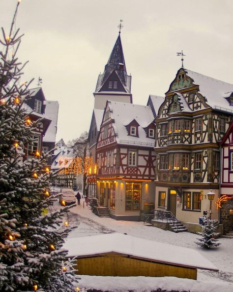 Germany In Winter, Time In Germany, German Village, Cities In Germany, Christmas Town, Christmas Villages, Medieval Town, Beautiful Villages, Winter Wonder