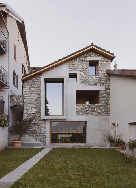 Stable Conversion, Small Courtyards, Exposed Concrete, Concrete Projects, Concrete House, House Museum, Architecture Student, Architecture Exterior, Stone House