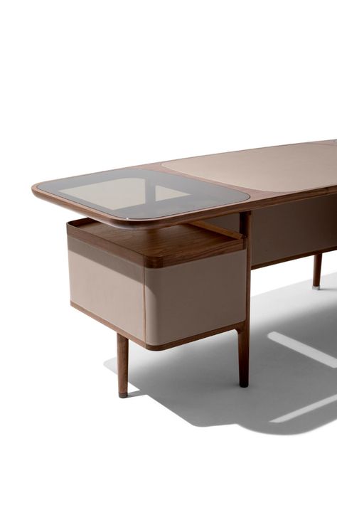 Rectangular wooden writing desk MOGUL By GIORGETTI design Roberto Lazzeroni Japan Furniture, Writing Desk Design, Wooden Writing Desk, Foldable Furniture, Office Table Design, Office Furniture Design, Fitted Furniture, Furniture Details, Office Table