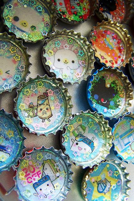 Embellishments-kawaii bottlecap project @Lydia Squire Squire Squire Dibben              / embellishment Resin Charms Diy, Cute Crafts To Sell, Crafts With Bottles, Crafts With Bottle Caps, Bottlecaps Crafts, Diy Kawaii Crafts, Kawaii Crafts Diy, Bottle Cap Diy, Kawaii Diys