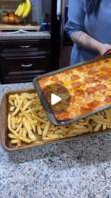 Pizza Fries Recipe, Pizza Type Recipes, Crinkle Fries, Crinkle Cut Fries, Cheesy Appetizer, Pizza Fries, Frozen French Fries, Cheesy Potatoes, So Satisfying