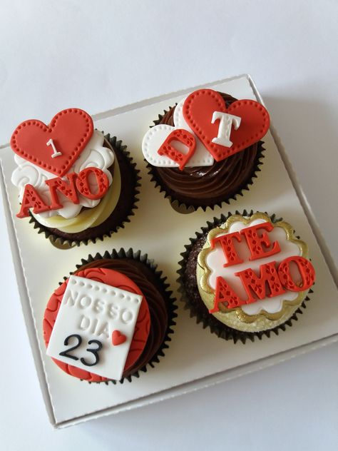 Ideas Aniversario, Happy Anniversary Cakes, Ideas Regalos, Buttercream Cupcakes, Fondant Animals, Valentines Day Desserts, Engagement Cakes, Cake Business, Chocolate Hearts