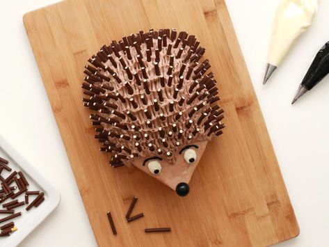 Porcupine Cake, Corgi Cake, Easy Entertaining Food, Hedgehog Cupcake, Sloth Cakes, Hedgehog Cookies, Sonic Birthday Cake, Sonic The Hedgehog Cake, Pocky Sticks