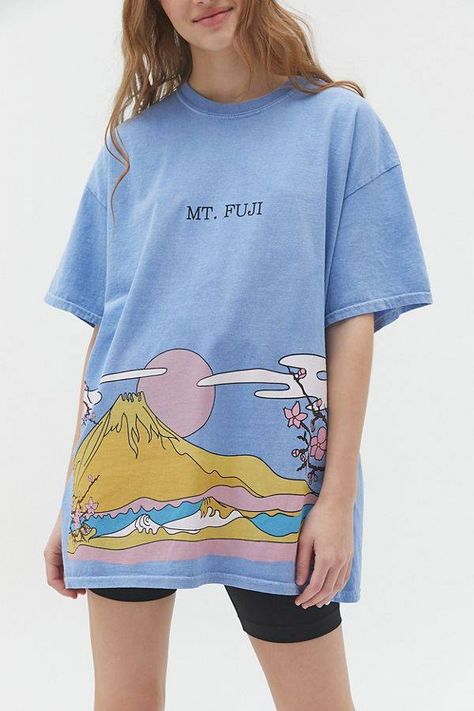 The 20 Best Oversize T-Shirts for Women | Who What Wear Justice Outfits, Urban Outfitters Outfit, Urban Outfitters Clothes, Diy Vetement, Aesthetic T Shirts, Mt Fuji, Modieuze Outfits, Urban Dresses, Hoodie Outfit