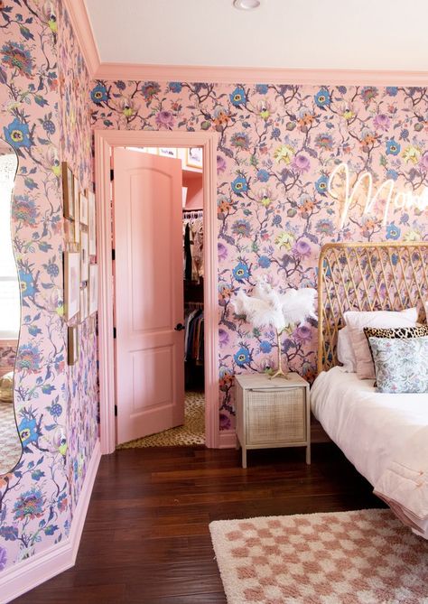 Floral wallpaper, young girls room, checkered rug, pink bedroom, neon sign, Painted pink trim, House of Hackney Artemis wallpaper Artemis Wallpaper, Bedroom Neon Sign, Bedroom Neon, Girls Room Wallpaper, Bedroom Nook, House Of Hackney, Toddler Bedroom Girl, Apartment Decorating On A Budget, Floral Bedroom