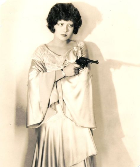 Tableaux Vivants, Clara Bow, Hollywood Icons, Hollywood Legends, Poses References, Foto Vintage, Vintage Portraits, Good Girl, Silent Film