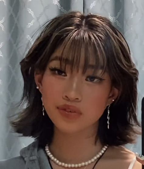 Cute Haircut For Short Hair With Bangs, Short Hair W Fringe, Cute Shorthair Hairstyles With Bangs, Short Round Layered Haircut, Short Hair With Fringe Aesthetic, 90s Medium Haircut With Bangs, Cute Short Haircut With Bangs, Short Layered Haircuts With Fringe, Short Haircut Inspo For Round Face