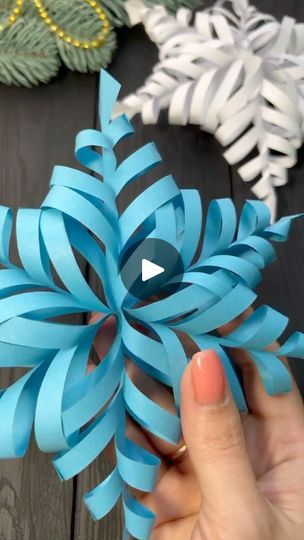 Easy Paper Snowflakes, Snowflake Origami, Snowflakes Paper, Chrismas Crafts, Snowflakes Art, Snowflake Craft, Paper Snowflake, Paper Christmas Decorations, Studio Diy