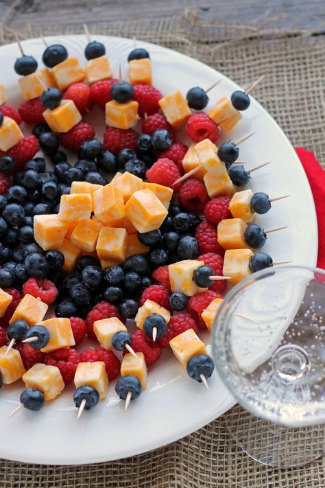 Fruit And Cheese Kabobs, Kabobs For Party, Fruit Kabobs For Party, Cheese Kabobs, Toothpick Appetizers, Fruit Appetizers, Healthy Appetizer, Red Grape, Fruit Kabobs