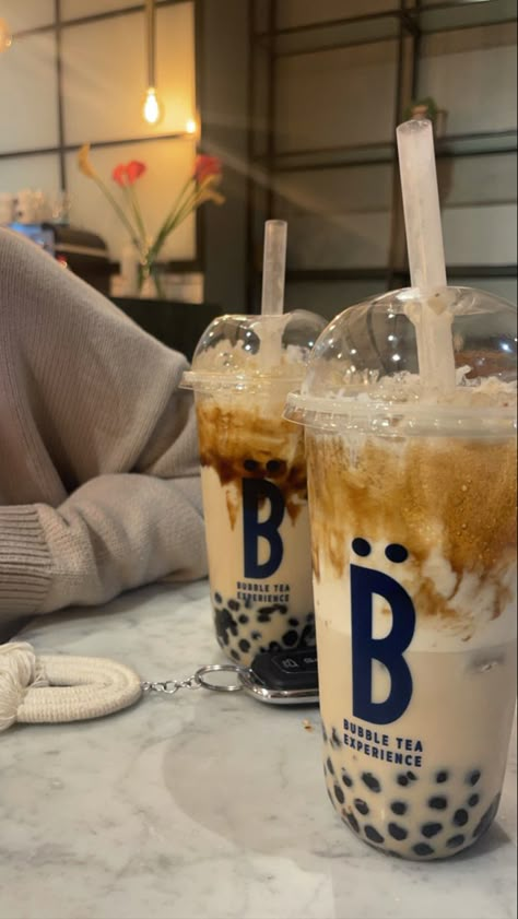 Bubble Tea Flavors, Iced Drinks Recipes, Tea Aesthetic, Bubble Tea Boba, Boba Drink, Bubble Milk Tea, God Mat, Sweet Drinks, Yummy Comfort Food