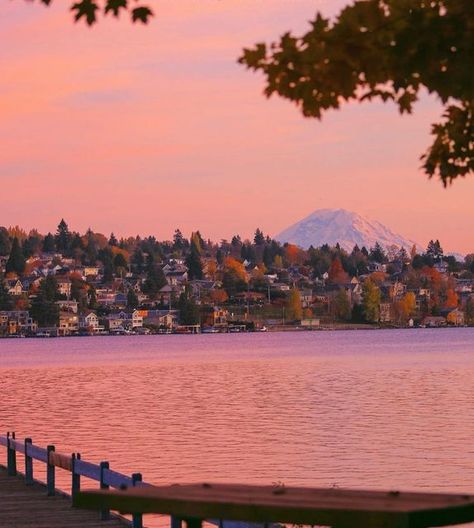 Realogics Sothebys Intl Realty on Instagram: "Mercer Island is one of the most desirable places to live in the region ✨Residents love the tranquil, woodsy feeling of the island, a 13-square-mile oasis floating in the middle of Lake Washington 🌊 Excellent schools are the #1 reason people move to Mercer Island. But once here, they love the island for many reasons. 📸: @instavisuals" Lake Washington, Mercer Island, Places To Live, Wedding Art, Oasis, Washington, Floating, Lake, Feelings