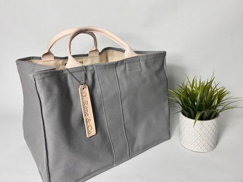 Canvas tote bag outfit