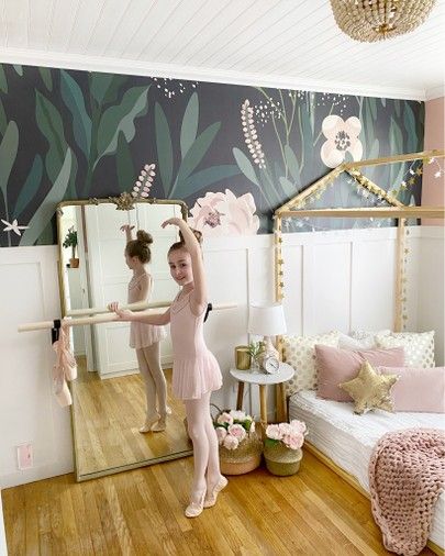 Ballerina Decor Bedroom, Ballet At Home, Ballet Bedroom, Dance Bedroom, Ballerina Bedroom, Ballet Room, Ballerina Room, Ballet Bar, Dance Rooms