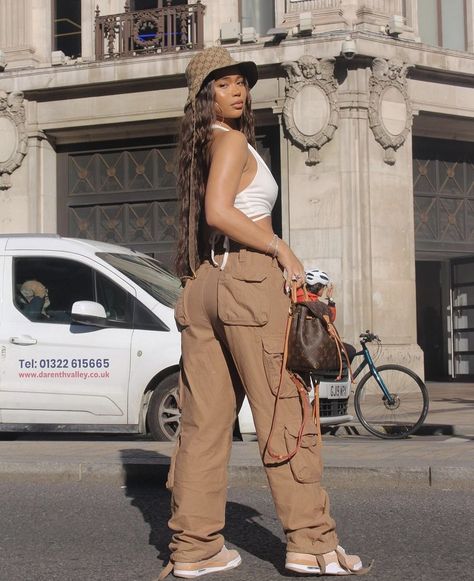 Safari Outfit Women, Cargo Pants Women Outfit, Dynasty Outfits, Safari Outfit, Safari Outfits, Cargo Outfit, Smart Casual Women, Sassy Outfit, Cargo Pants Outfit