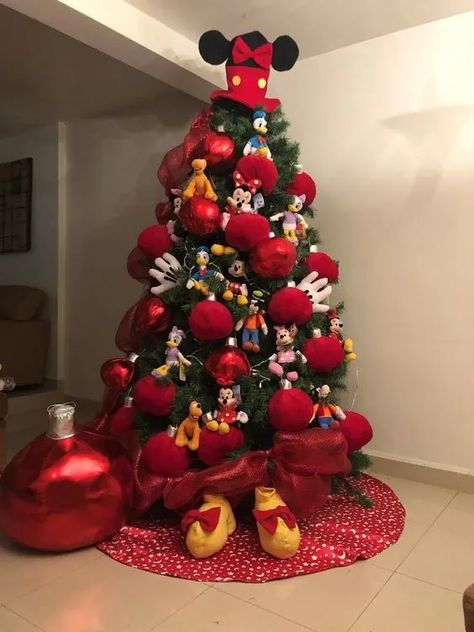 Themed Christmas Tree Ideas, Disney Christmas Tree Decorations, Mickey Mouse Christmas Tree, Disney Christmas Decorations, Themed Christmas Tree, Disney Christmas Tree, Christmas Tree Decorating Themes, Xmas Theme, Elegant Christmas Trees