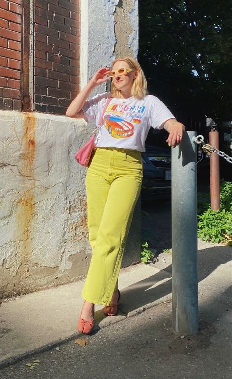 Lime Green Pants Outfit Summer, Lime Green Pants Outfit, Green Wide Leg Retro Jeans, Bright Pants Outfit, Bright Colour Outfit, Dopamine Dressing Jeans, Vintage Green Wide Leg Jeans, Dopamine Dressing Outfit, Bright Flare Jeans